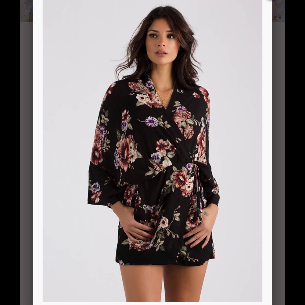 Wrapped In Mystery Floral Kimono💗 - Picture 5 of 8